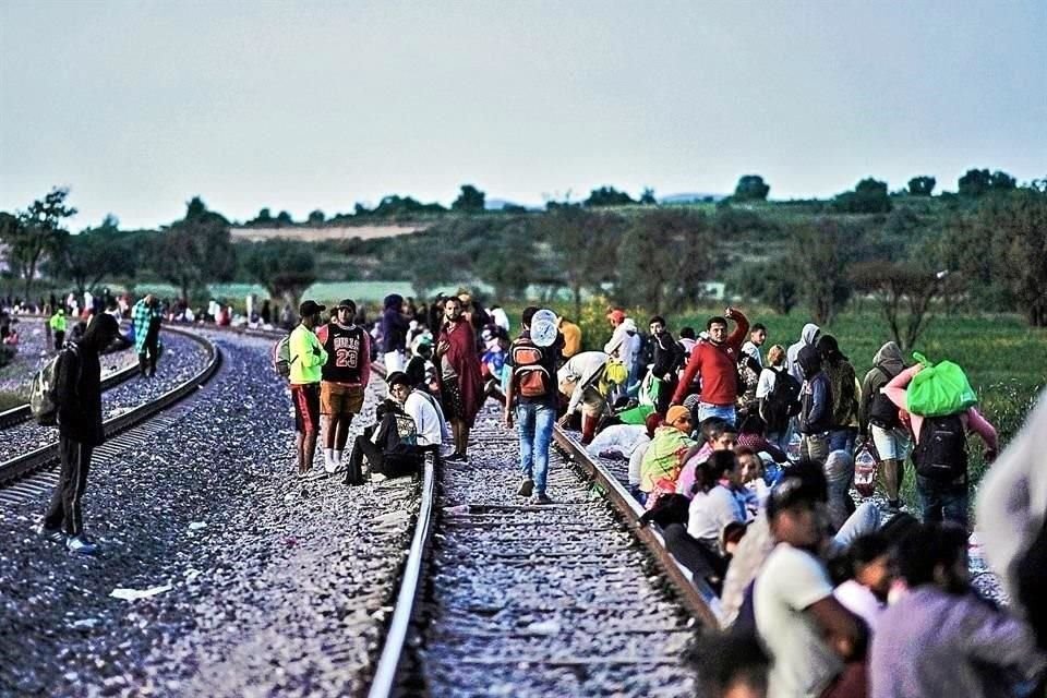 Instituto Nacional de Migración (INM) detectó a un millón 393 mil 683 extranjeros que viajaban por el País en condición irregular.