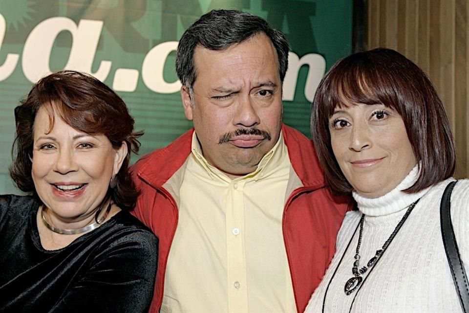La noticia del fallecimiento fue confirmada por los colegas de MacKenzie, Humberto Vélez (Homero Simpson) y Patricia Acevedo (Lisa Simpson).