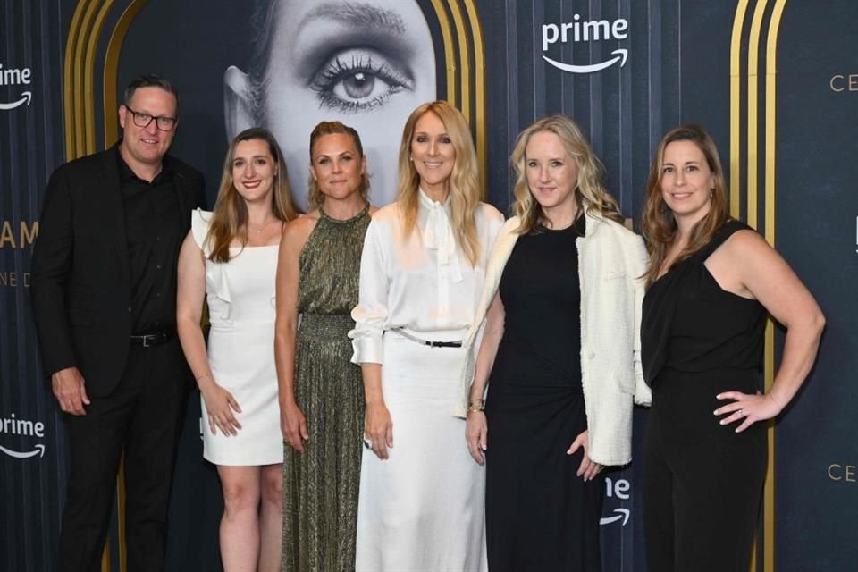 Tom Mackay, Julie Begey Seureau, Irene Taylor, Celine Dion, Jennifer Salke, directora de Amazon Studios y Stacy Lorts.