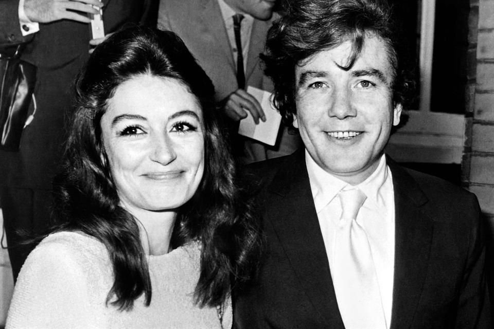 Anouk Aimee y el actor Albert Finney se casaron en 1970; su matrimonio duró ocho años.