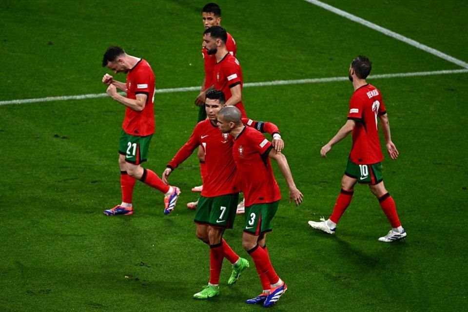Con un gol en tiempo agregado, Portugal le dio la vuelta 2-1 a República Checa con un Cristiano Ronaldo que juega su sexta Eurocopa.