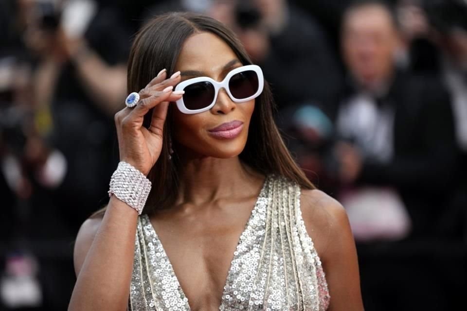 Naomi Campbell prestará decenas de vestuarios con los que ha vivido una época.