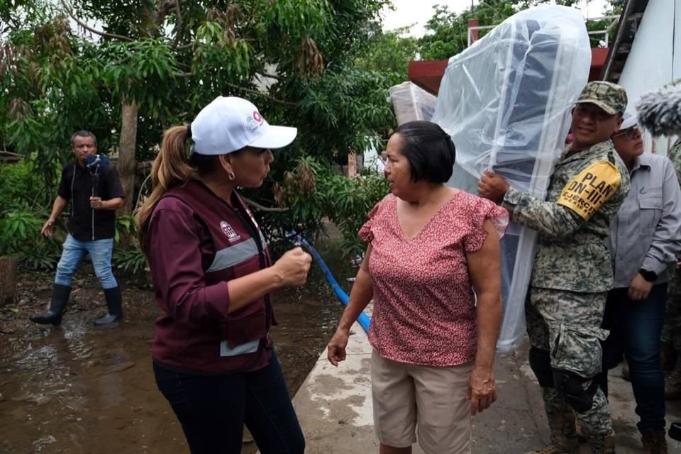 Hasta hoy, la Gobernadora de Quintana Roo se presentó en Chetumal, la capital estatal, azotada por inundaciones desde el viernes pasado.