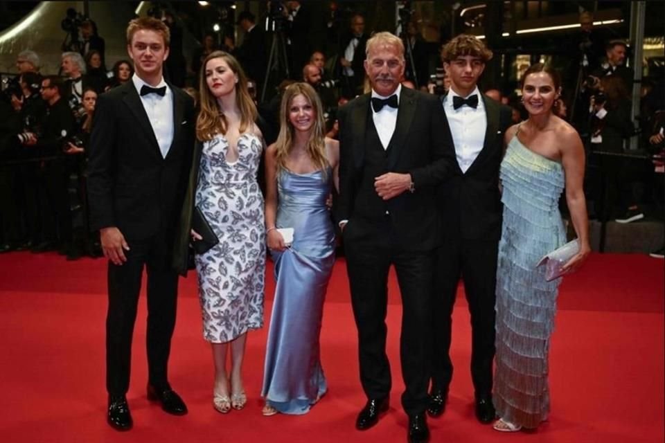 El actor de cine tiene siete hijos, de tres parejas diferentes. En el Festival de Cannes de este 2024 lo acompañaron cinco de ellos.