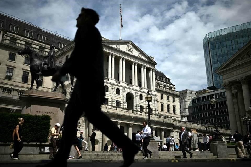 El Banco de Inglaterra mantuvo sin cambios su tasa de interés.