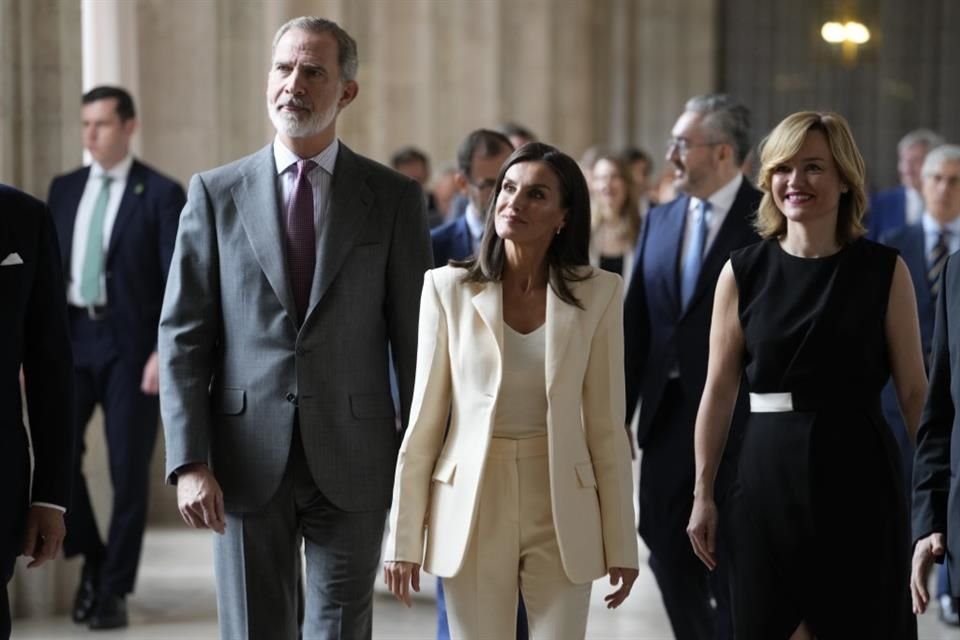 Felipe VI y Letizia inauguraron una exposición para contar por medio de fotos históricas 10 años de reinado del Rey de España.