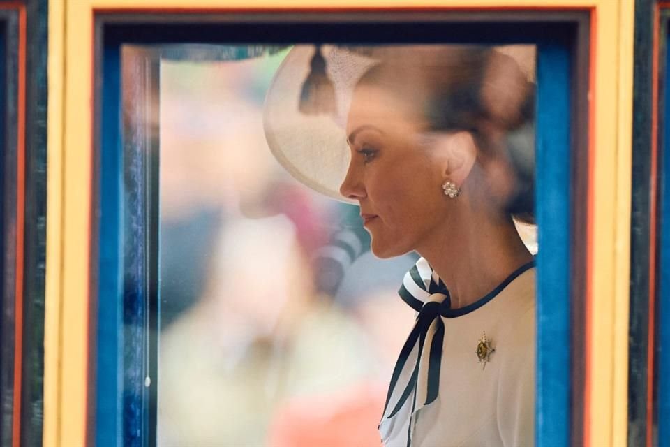 Kate Middleton tiene las mismas preocupaciones que cualquier persona que sufre cáncer, dijo una ex colaboradora de la Reina Isabel II.
