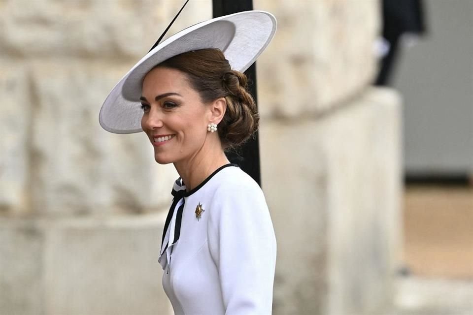 Kate Middleton mostró una fortaleza admirable durante su reciente aparición en la ceremonia Trooping the Colour.