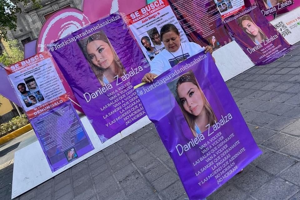 A un año del asesinato de Daniela Zabalza, sus familiares exigieron que la Fiscalía localice a su feminicida, quien ya está identificado, pero lo reportan ilocalizable.