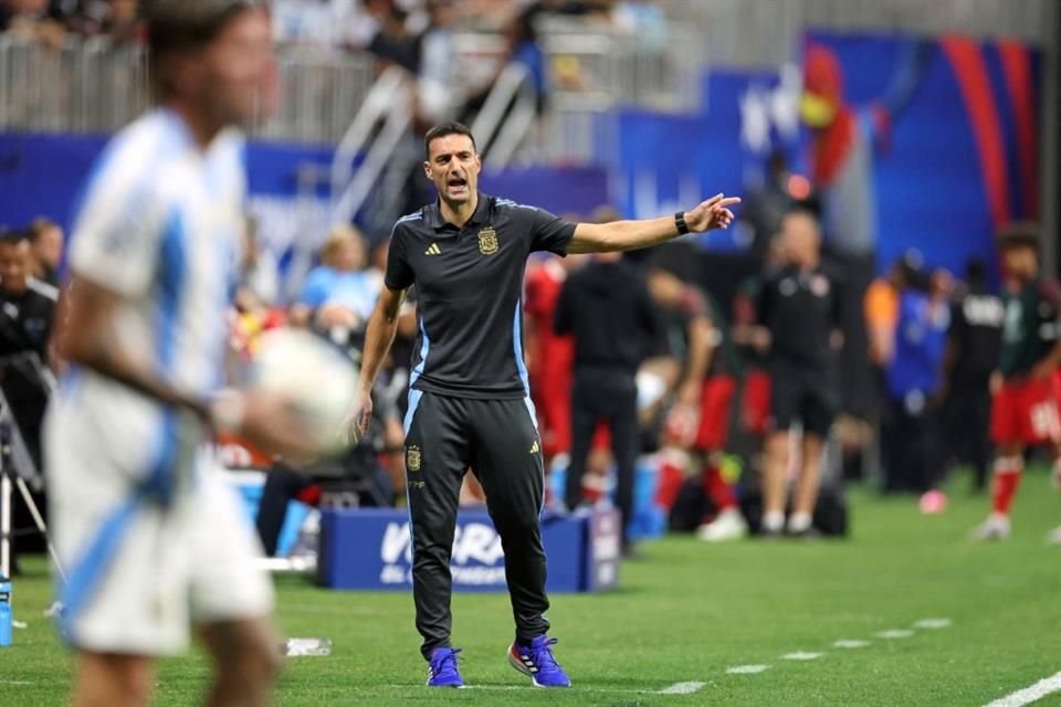 Lionel Scaloni, DT de Argentina, presentó la lista de 28 convocados para la doble fecha de Eliminatorias, donde no estará Messi por lesión y tendrá muchas variantes juveniles.