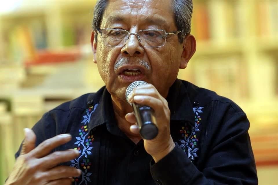El poeta nahua Natalio Hernández apela a un cambio en la política del Estado mexicano para la atención de los pueblos indígenas en su libro 'Del indigenismo al humanismo'.
