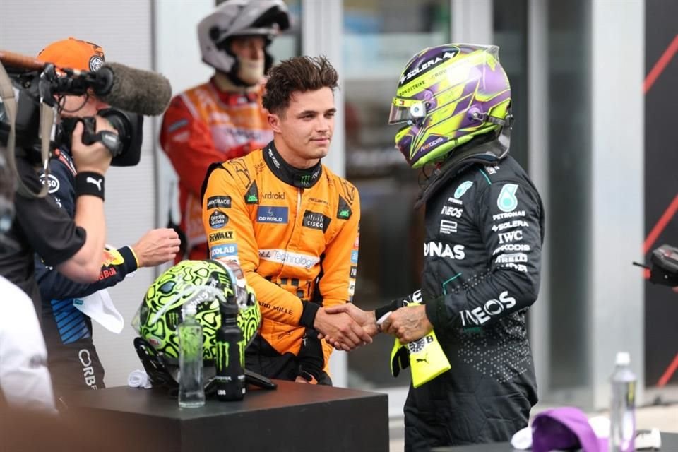 Lewis Hamilton felicita a Lando Norris.