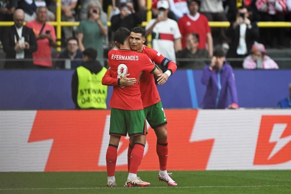 Cristiano Ronaldo asistió a Bruno Fernandes para el tercer gol.