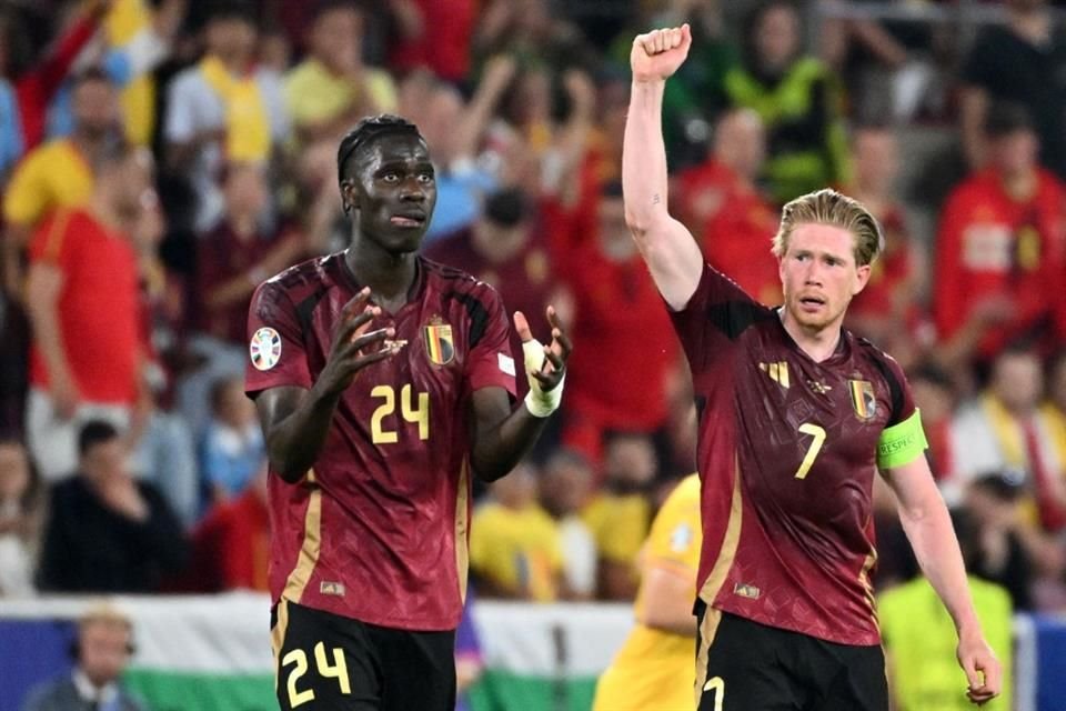 Los cuatro equipos tienen tres puntos en el Grupo E.