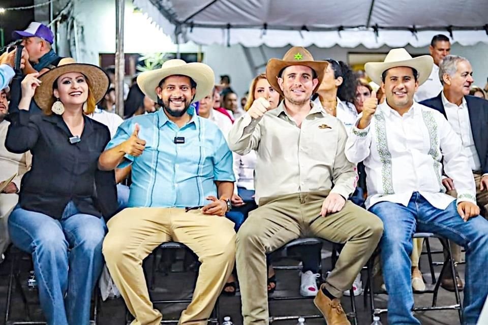 Guadalupe Mendoza Arias, Conrado Paz, Carlos Bautista Tafolla y Carlos Manzo, integrantes del 'Movimiento del Sombrero'.