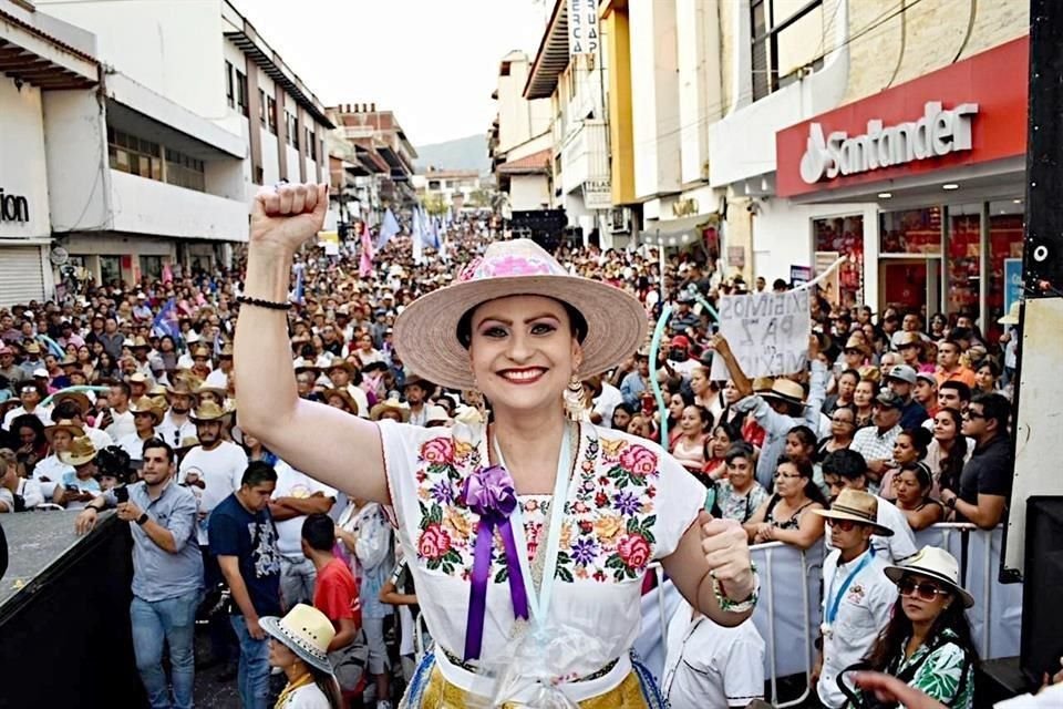 Guadalupe Mendoza Arias, de 43 años de edad, ganó, por la vía independiente, la diputación federal con 2 mil 89 votos contra el abanderado de Morena-PVEM-PT, el pevemista Marco Trejo.