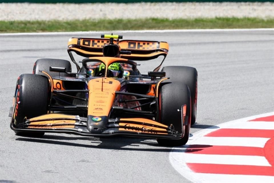 Lando Norris no logró mantener la posición de arranque y terminó en el segundo puesto.