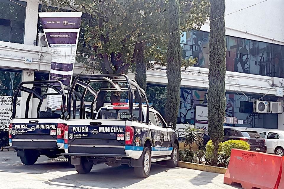 Patrullas de Naucalpan, Edomex, operan sin portar placas.