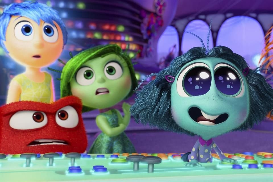 'Intensa-Mente 2' se vuelve a sumergir en la mente de Riley, ahora adolescente, enfrentando nuevos desafíos emocionales.