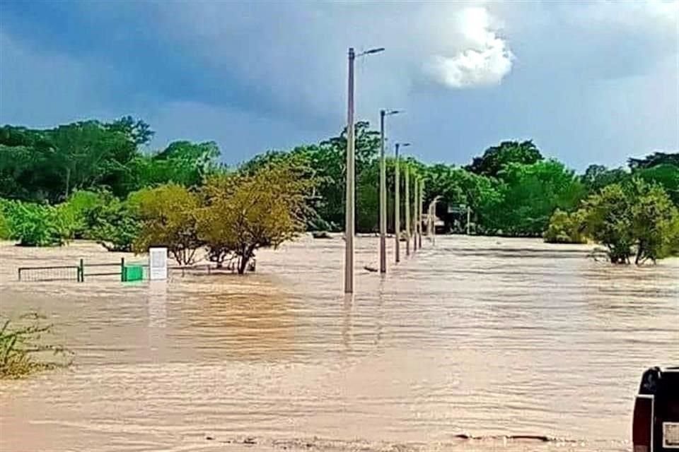 Ante las lluvias de 'Alberto' el cauce del Río se desbordó, lo que afectó a dos mil 500 personas.