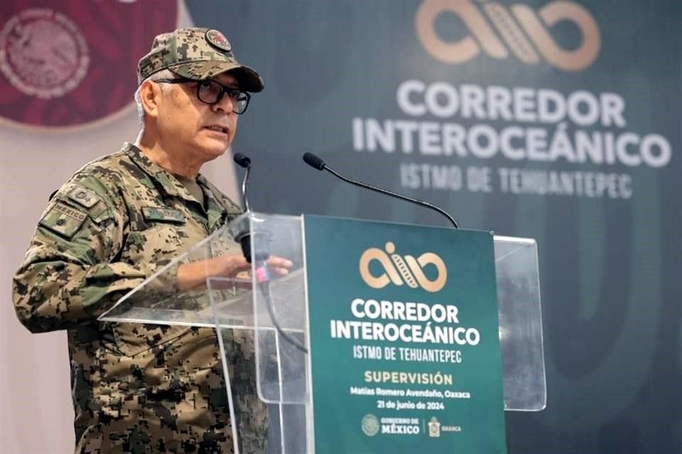 Almirante  Raymundo Morales Ángeles, director del Corredor Interoceánico, es nombrado entre los posibles sucesores en la Marina.