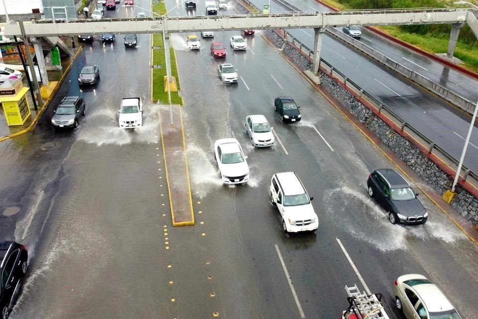 Por Constitución, dos de los puntos más problemáticos fueron sobre los carriles normales, uno a la altura del Barrio Antiguo y otro en el cruce con 20 de Noviembre, en donde se originaron 'embudos'.
