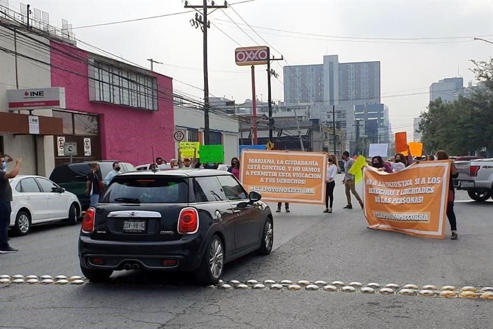 Los manifestantes consideraron que la multa que busca imponer el INE es una agresión política.