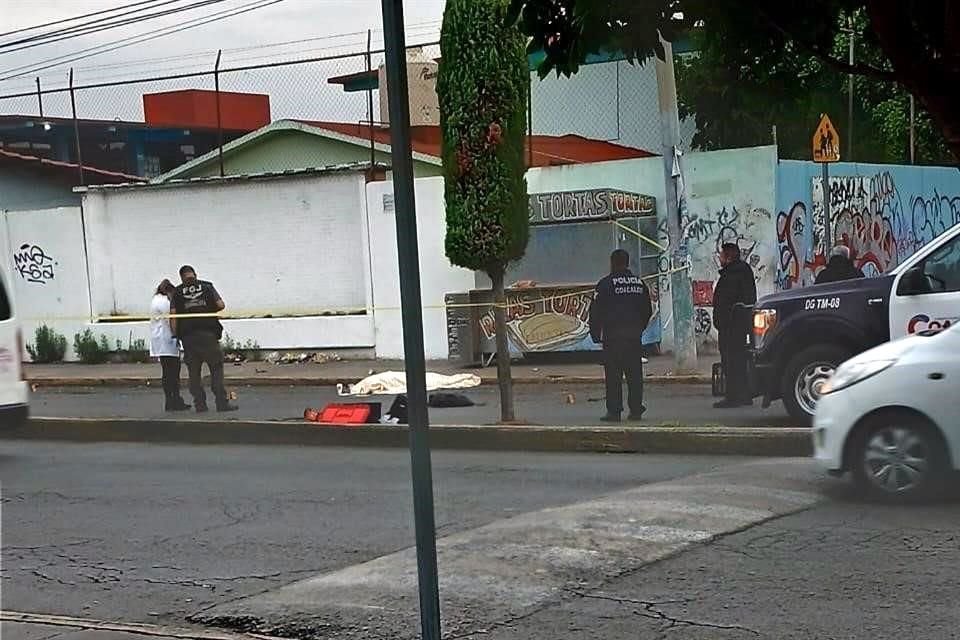 El conductor de la motocicleta perdió el control de su vehículo, y tras caer, falleció en el lugar.