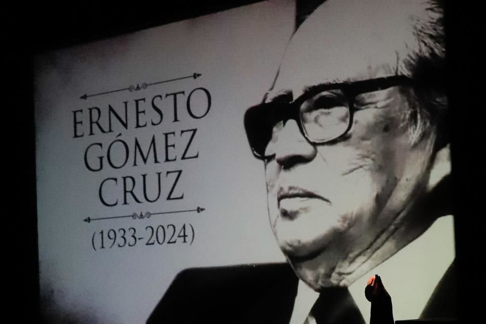 El legado que dejó Ernesto Gómez Cruz en cine y televisión, además de su ejemplo e inspiración, fueron reconocidos en Bellas Artes.