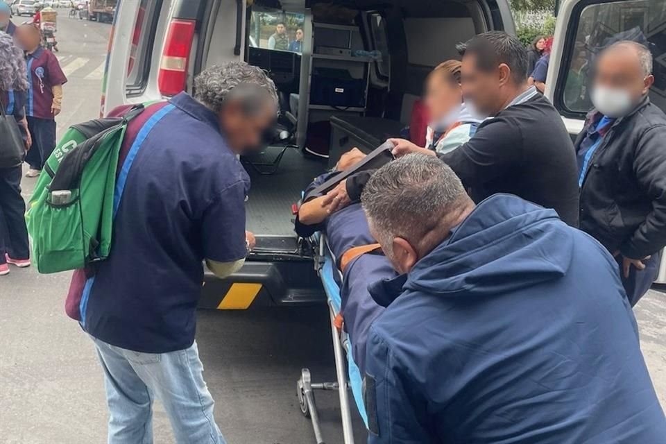 Una camioneta burló el bloqueo y se llevó una cuerda donde se sostenían algunos de los trabajadores.