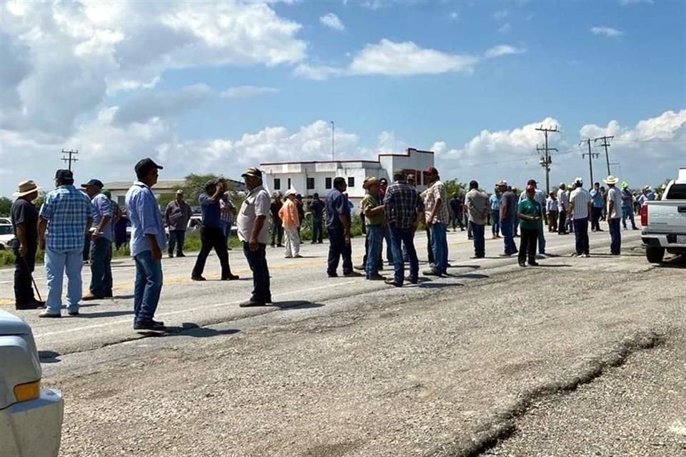 La Vocería de Seguridad Tamaulipas reportó el cierre de vialidad en carretera Victoria-Matamoros, kilómetro 188, a la altura del Ejido La Libertad en San Fernando, debido a una manifestación.