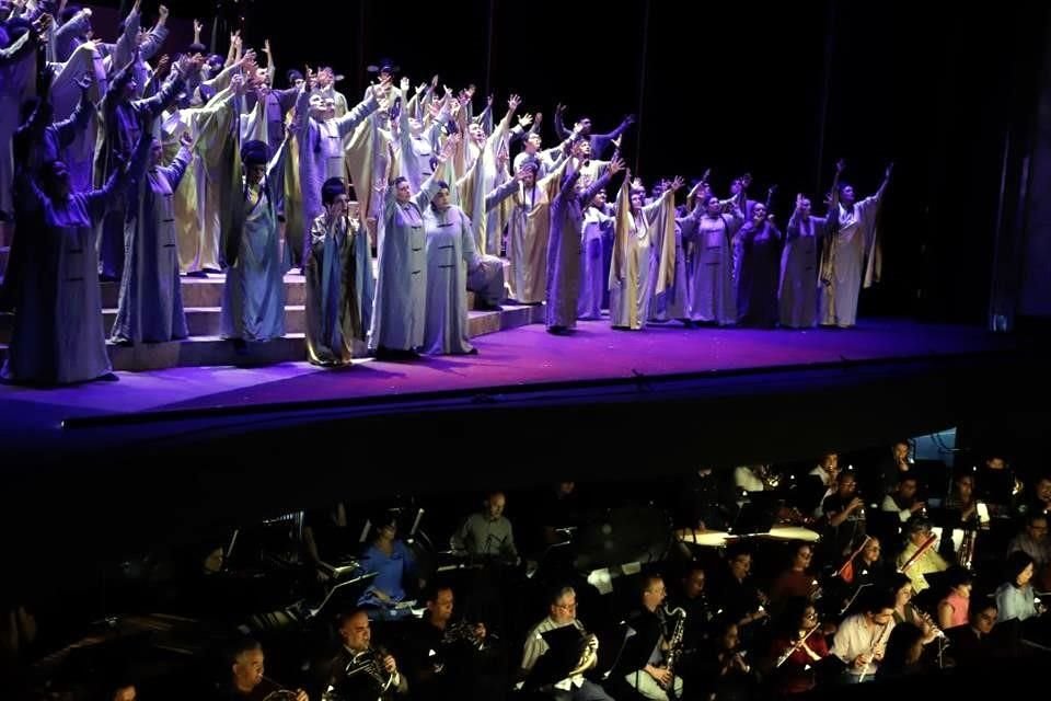 La Compañía Nacional de Ópera conmemora con la puesta en escena de 'Turandot' el centenario de su creador, el compositor Giacomo Puccini.