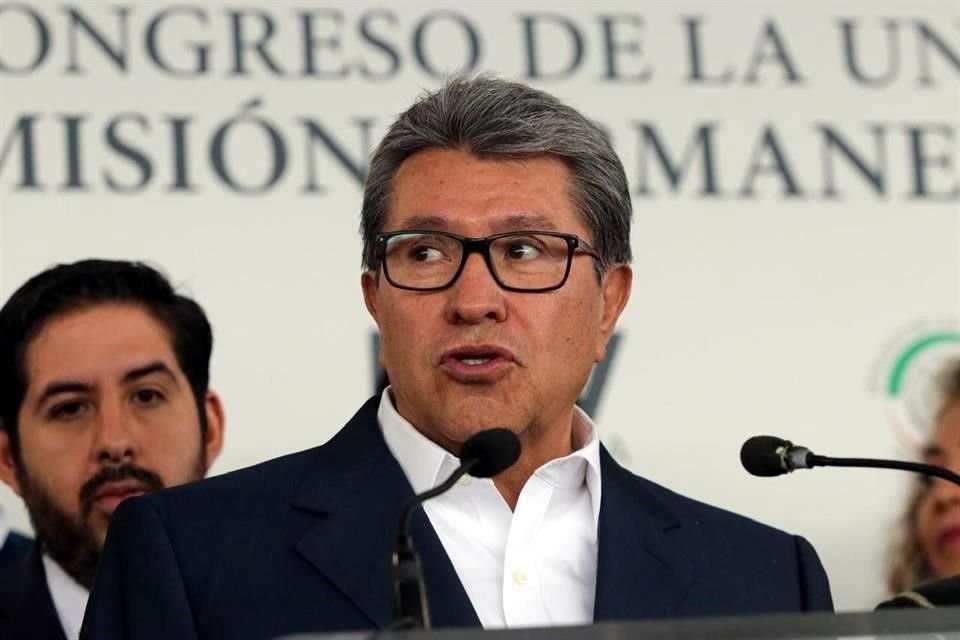 El coordinador de los senadores de Morena, Ricardo Monreal, en conferencia de prensa.