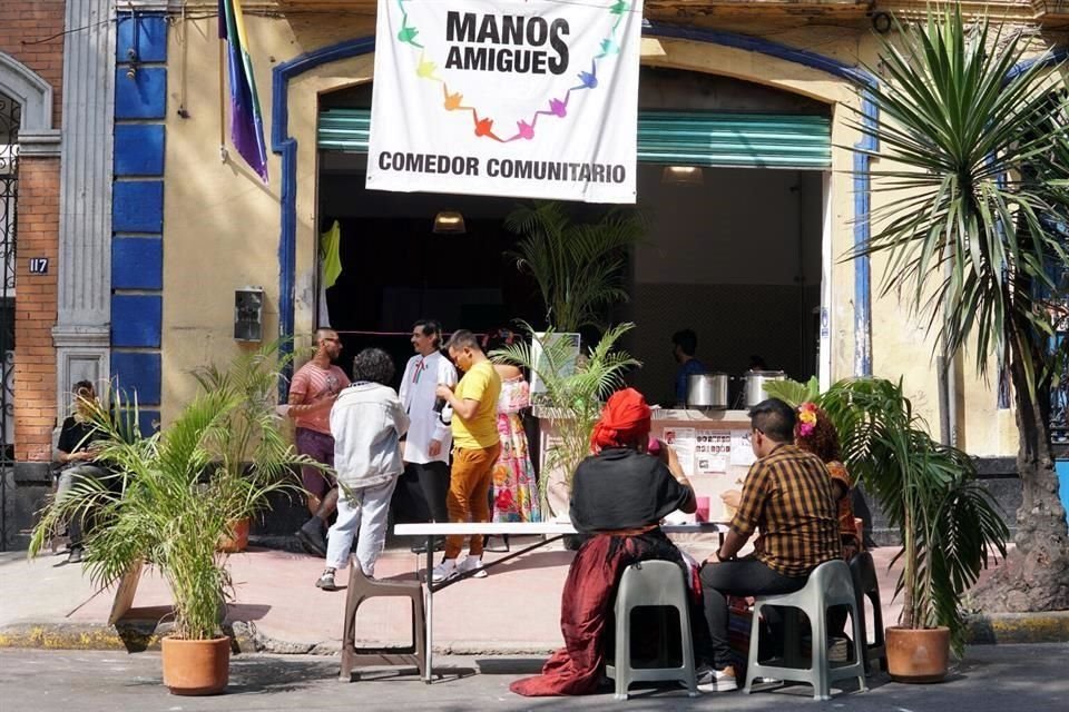 Manos Amigues, el primer comedor comunitario LGBT+ enclavado en la Guerrero, también forma parte del circuito.