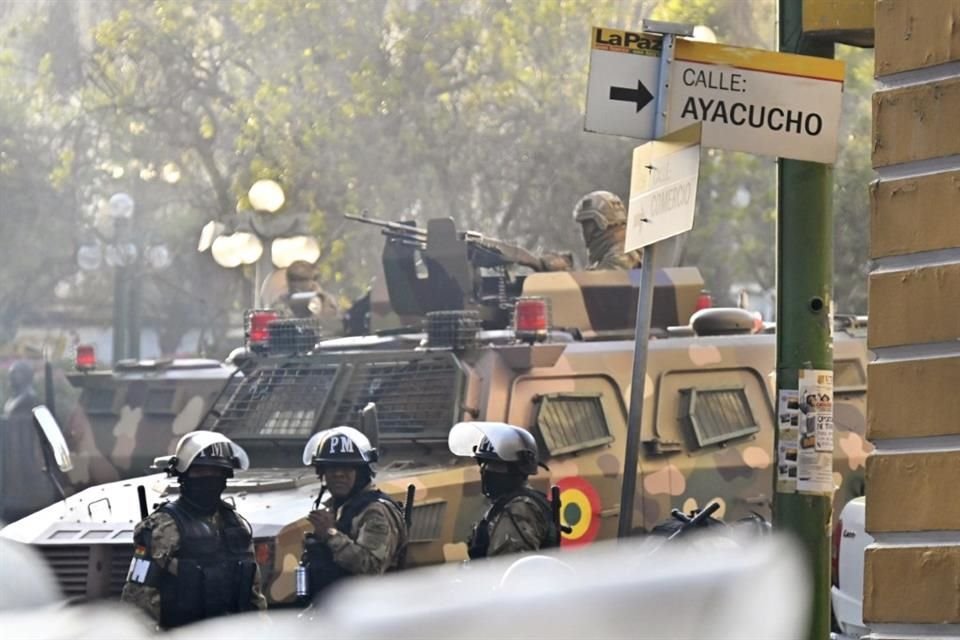 Soldados ocuparon la Plaza Murillo en La Paz, el 26 de junio del 2024.