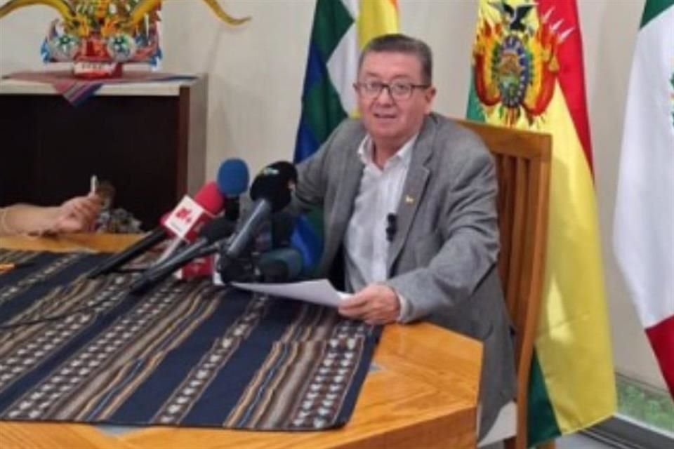 El Embajador de Bolivia en México, José Crespo Fernández, leyó un mensaje en la sede diplomática.