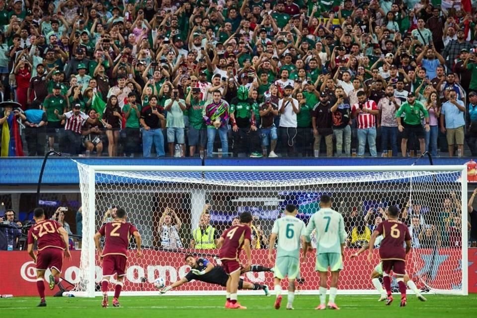 Hasta un penal falló México.