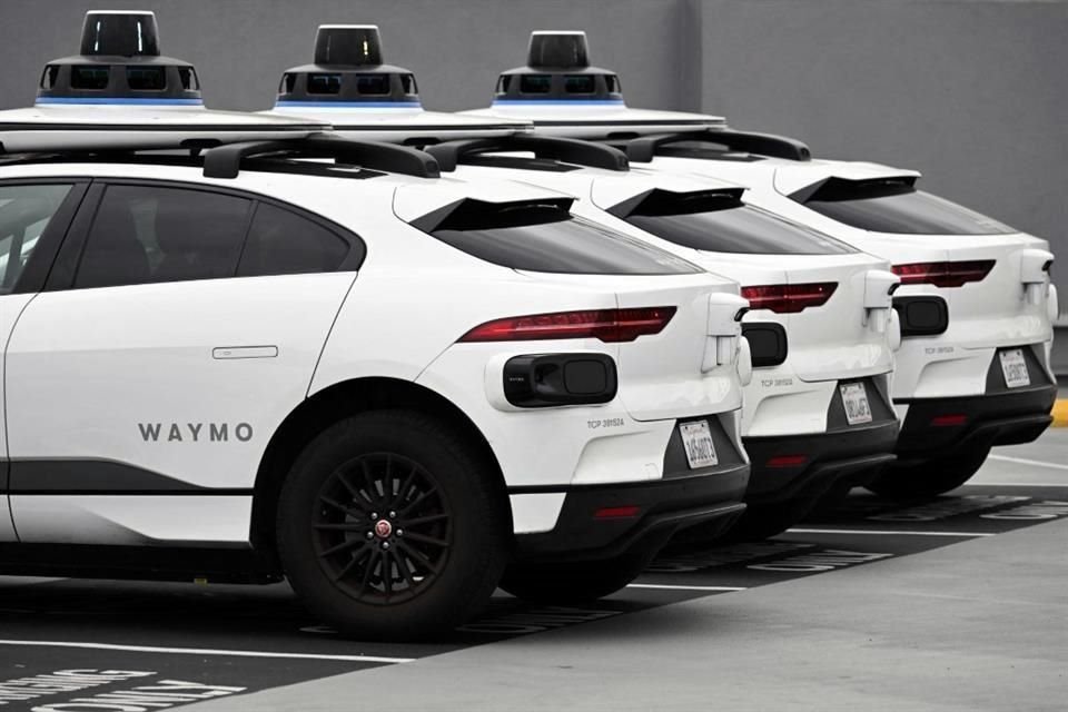 Waymo, la unidad de conducción autónoma de Alphabet, recaudó 5 mil 600 millones de dólares de inversionistas, su ronda de financiamiento más grande hasta la fecha.