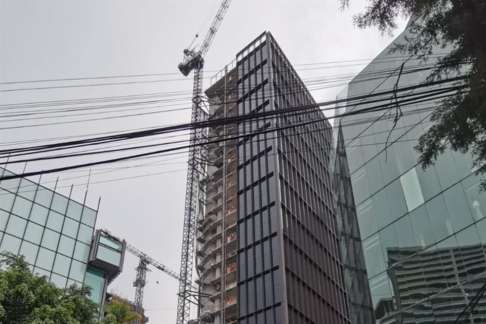 El hecho se registró en la construcción de la Calle Campos Elíseos número 204, a cargo de la inmobiliaria SOMA. 