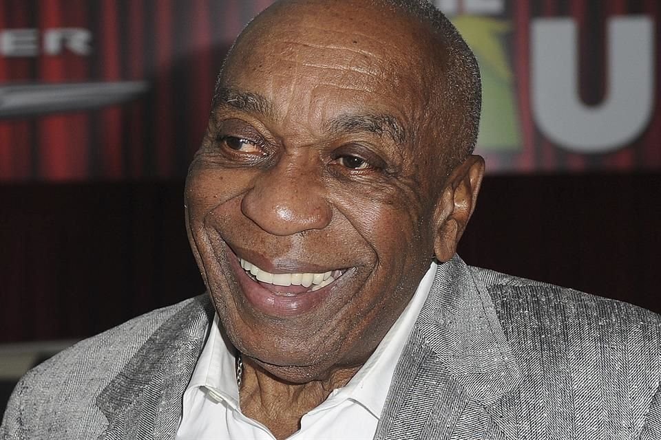 Cobbs murió el martes en su casa en Inland Empire, California, rodeado de familiares y amigos, dijo su publicista Chuck I. Jones.