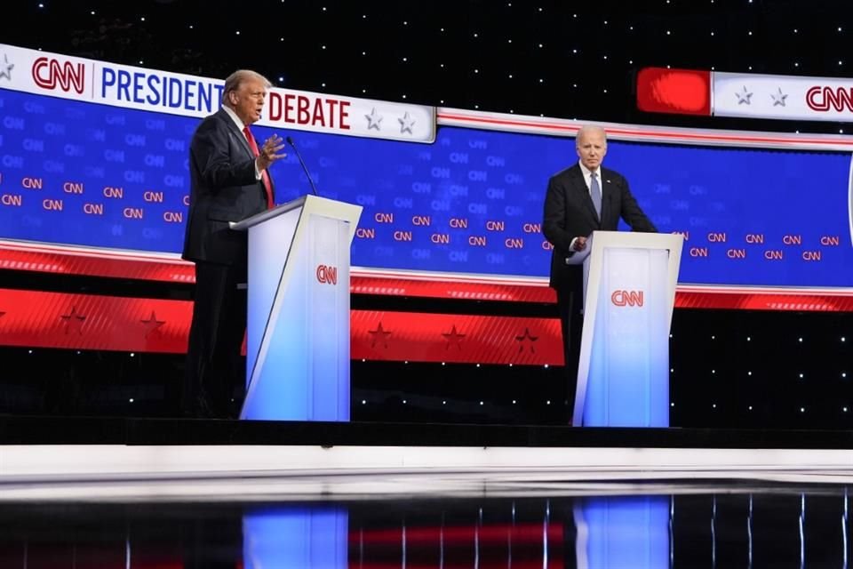 El ex Presidente Donald Trump y el Mandatario Joe Biden durante el debate presidencial de CNN.