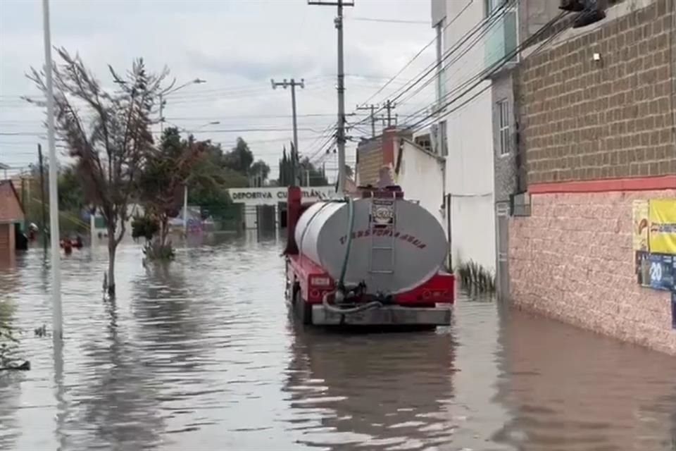 Cuautitlán aún tiene problemas para bajar los niveles del agua en miles de viviendas.