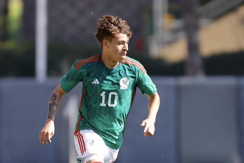 Fidel Barajas, de 18 años, nacido en Sacramento, California, llegará al Rebaño para el torneo Apertura 2024.