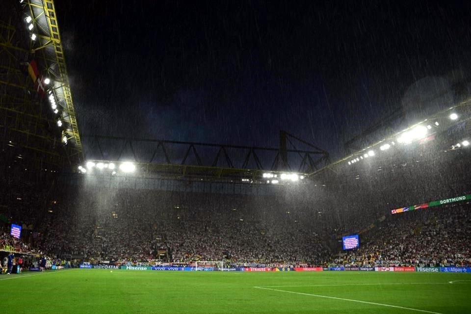 La presencia de una tormenta eléctrica detuvo el partido entre Alemania y Dinamarca por los Octavos de Final de la Eurocopa 2024 y se pudo reanudar al minuto 35.
