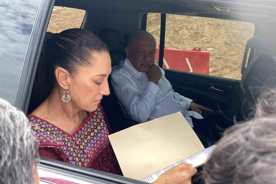 Sheinbaum y AMLO llegaron a una estación del Tren Maya aún en obras para un reunión con titulares de SHCP y Sedena.