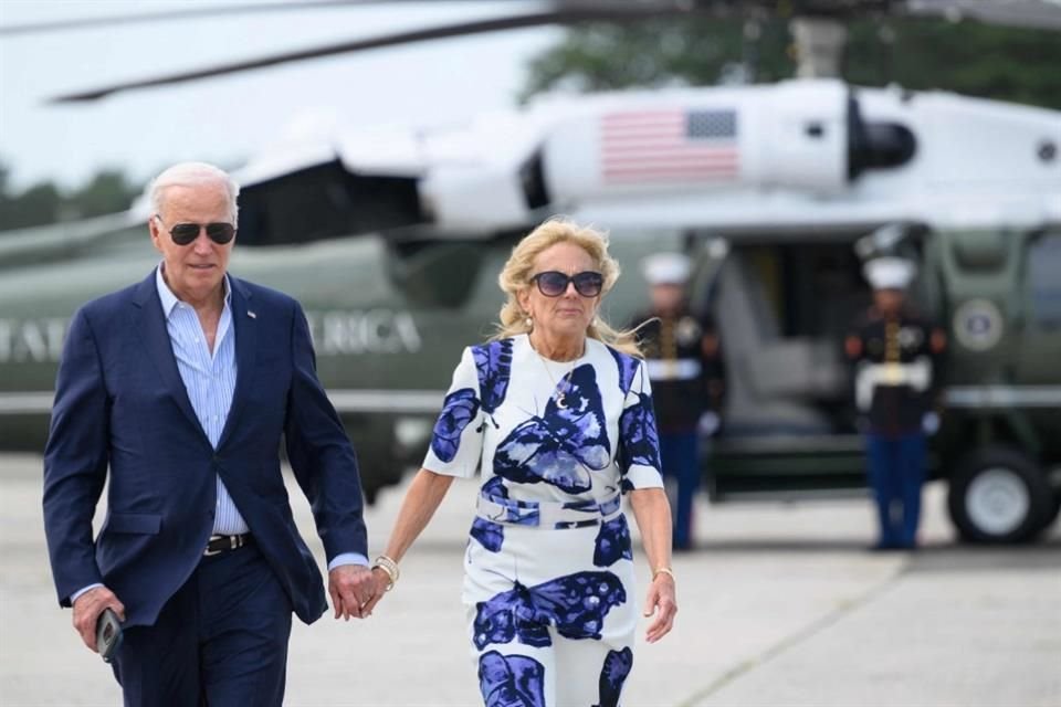 El Presidente Joe Biden y la Primera Dama Jill Biden antes de abordar el Air Force One el 29 de junio del 2024.