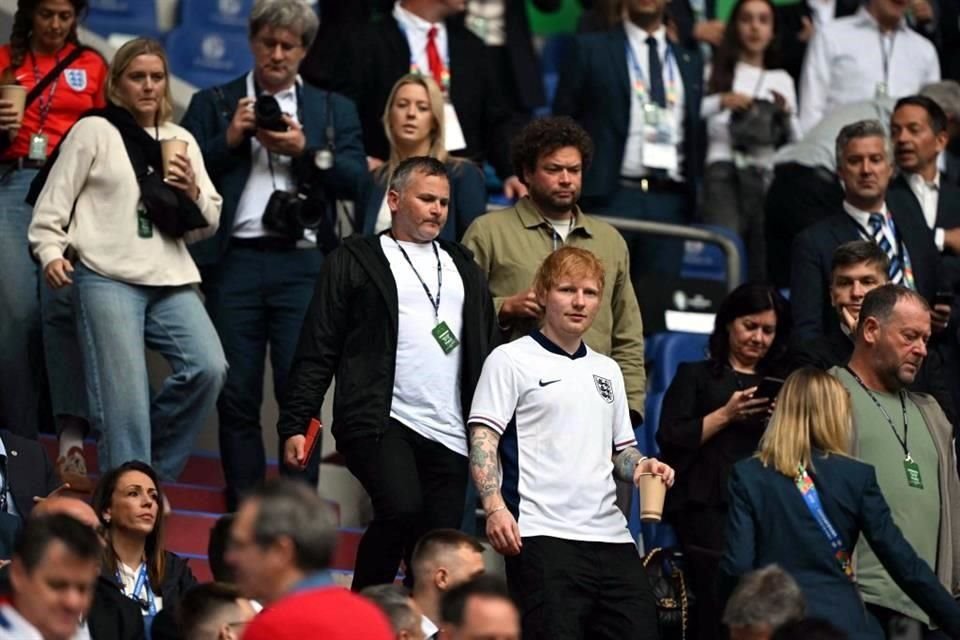 Si algo caracteriza al cantautor británico Ed Sheeran, además de su talento musical y carisma, es su pasión por el futbol, en especial por la selección de Inglaterra.
