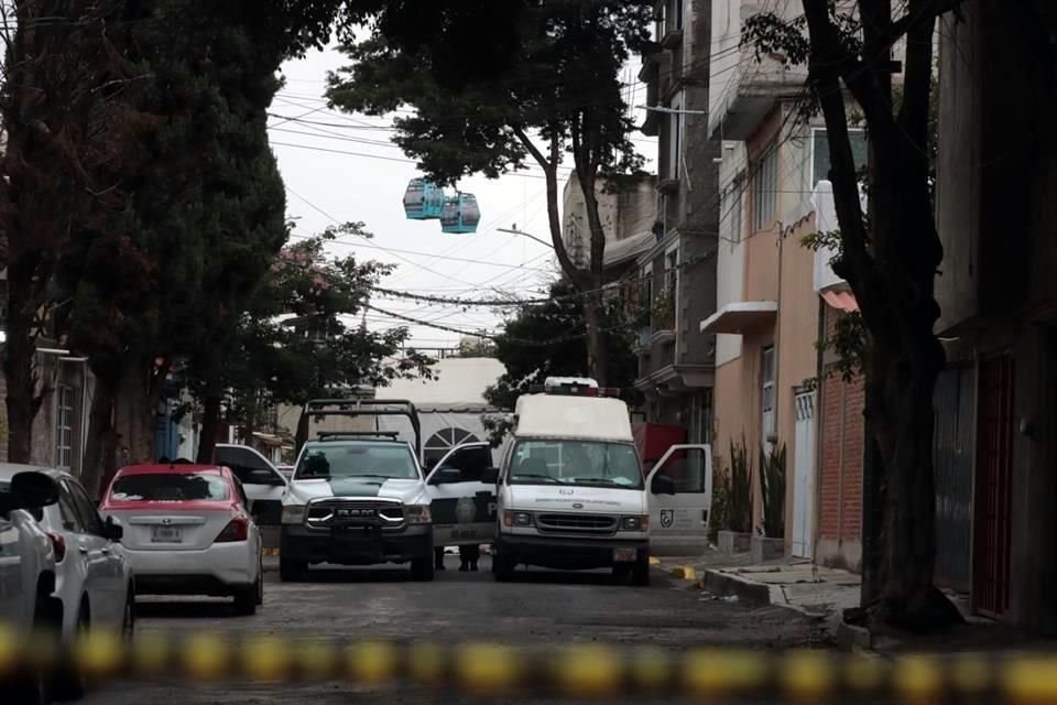 Al intentar comprar vehículo, un hombre fue robado y asesinado en Iztapalapa; durante agresión, resultó también una persona herida.