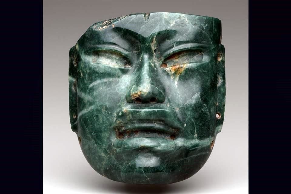 Una de las joyas mexicanas que pertenece al Met, una máscara olmeca de piedra verde tallada entre los años 1200 y 400 a. C.