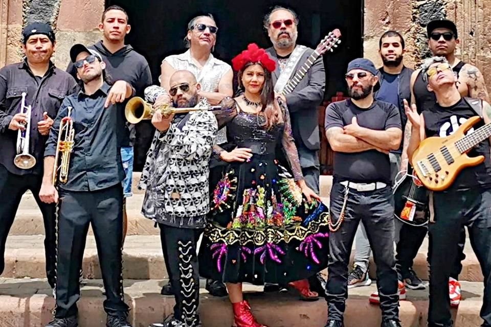 Impulsada por la UNESCO, esta festividad se mantiene viva con bandas de éxito internacional como la británica UB40 y la mexicana Los de Abajo.